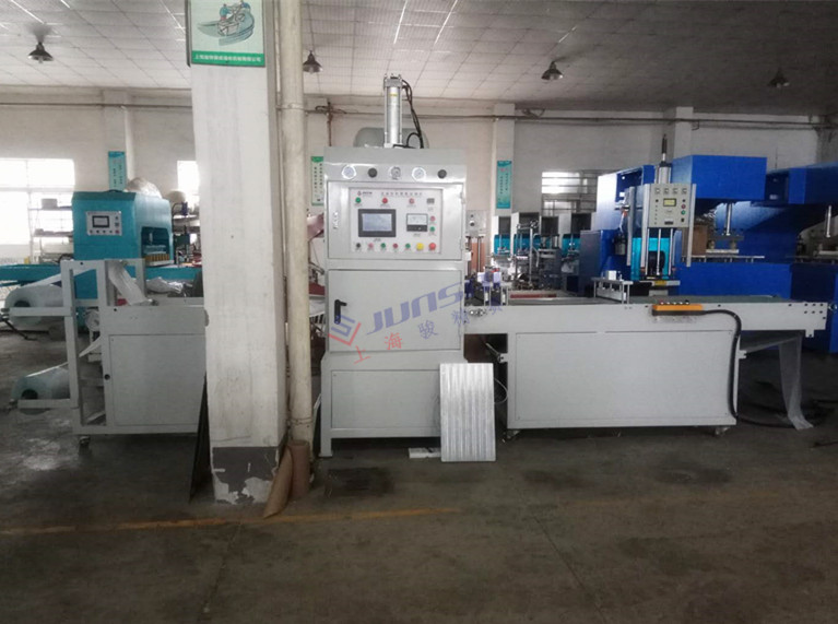 石墨烯地暖膜片熱合機(jī)的自動化介紹