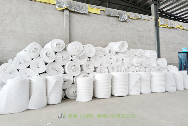 忻府區(qū)珍珠棉卷材-珍珠棉源頭生產(chǎn)廠家專業(yè)生產(chǎn)珍珠棉卷棉、珍珠棉保溫卷棉、珍珠棉大棚保溫卷棉廠價(jià)直出貨