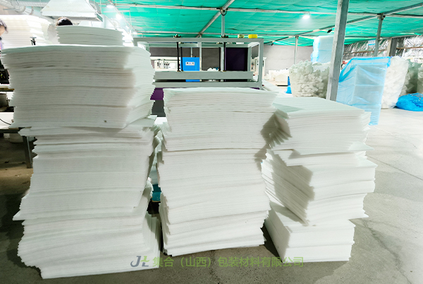 供應(yīng)平定珍珠棉EPE-山西珍珠棉廠專業(yè)生產(chǎn)復(fù)合EPE珍珠棉板材、EPE定制產(chǎn)品、EVA復(fù)合EPE珍珠棉內(nèi)襯廠家直銷