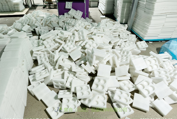 XPE復(fù)合EPE珍珠棉板材, 珍珠棉電子產(chǎn)品包裝, 珍珠棉酒托, 珍珠棉支架, 汽車電子珍珠棉托盤, EPE內(nèi)襯, 呼市珍珠棉異形定制廠家