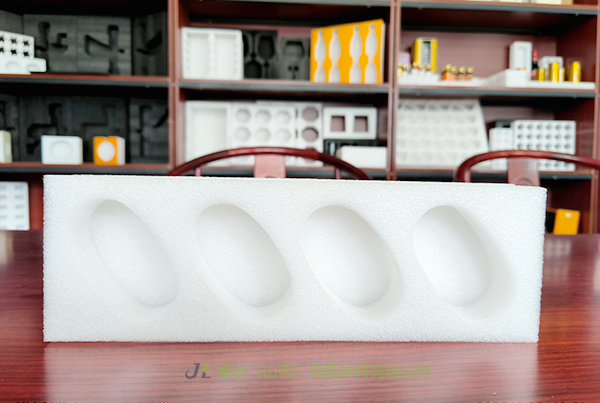 甘肅珍珠棉內(nèi)襯-集合包裝專業(yè)生產(chǎn)珍珠棉禮盒內(nèi)襯、貼卡紙珍珠棉內(nèi)襯、XPE復(fù)合珍珠棉內(nèi)襯可靠品質(zhì)佳