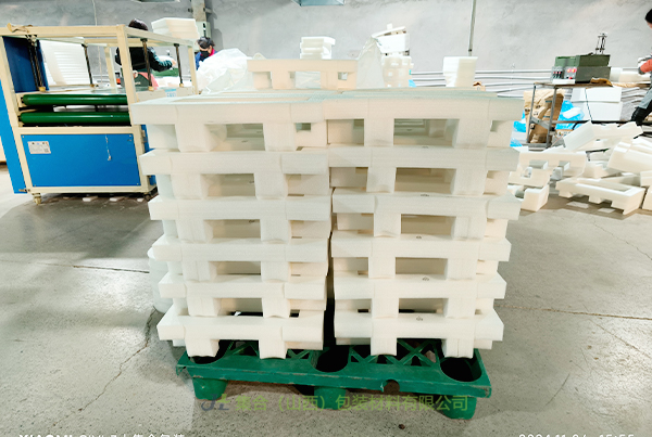 左云珍珠棉支架-太原珍珠棉廠家專業(yè)生產(chǎn)EPE支架、EPE珍珠棉支架、電腦珍珠棉支架實惠好選擇